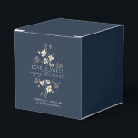 Caixinha De Lembrancinhas Elegante Flor Silvestre Azul Amor é Doce Casamento<br><div class="desc">Agrade seus convidados de casamento com esta elegante caixa de lembrancinha floral com a mensagem romântica O Amor é Doce Aproveite o Agrado. Perfeita para o seu pequeno doce agrado, esta caixa personalizada azul-marinho inclui os nomes do casal e a data do casamento, lindamente acentuada com delicadas ilustrações botânicas em...</div>