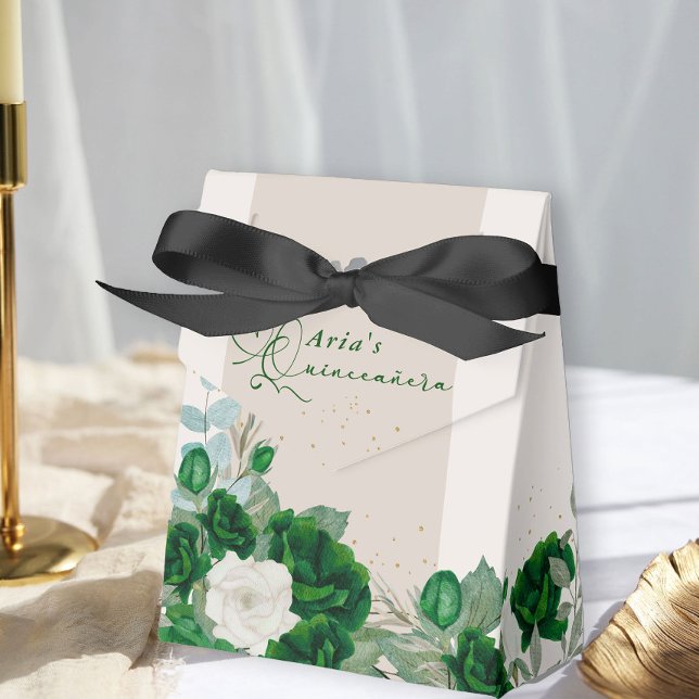 Caixinha De Lembrancinhas Elegante Floral Quinceanera Emerald Rosas Verdes (Floral Favor Boxes from the Royal Rose Emerald Green Quinceanera Collection by Darling & May)