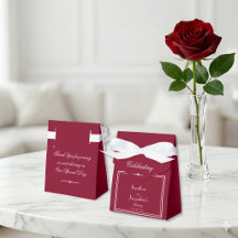 Elegante Laço Branco e Letra Cursiva em Vermelho B