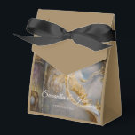 Caixinha De Lembrancinhas Elegante Porta Dourada Celestial, Texto Dourado<br><div class="desc">Porta Dourada Celestial Elegante Personalizada,  Caixa de Favor com Texto Dourado e Almofada de Casamento totalmente personalizável para a cerimônia de casamento,  portador de alianças ou joelho.</div>