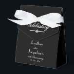 Caixinha De Lembrancinhas Elegante Simples Qualquer Aniversário De Casamento<br><div class="desc">Simples Elegante Qualquer Caixa de Favor Chic Black Personalizado De Aniversário De Casamento. Desafio personalizado de Aniversário de Casamento elegante com Nomes de noiva e noivo e Data de Casamento, que você pode mudar para qualquer data de aniversário. Clique em personalizar esta modelo para personalizar a Caixa de Favoritos do...</div>