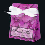 Caixinha De Lembrancinhas Elegantes flores magenta rosa de hortênsias rosas<br><div class="desc">Hortênsias magenta rosa são belas, elegantes e graciosas, essa beleza vem dos meus jardins de flores do quintal. “A Noiva” É uma ótima ideia de presente para aquele que ama flores! Confira outros produtos com essa imagem nas minhas coleções! Se você não encontrar o que precisa, a imagem é transferível...</div>