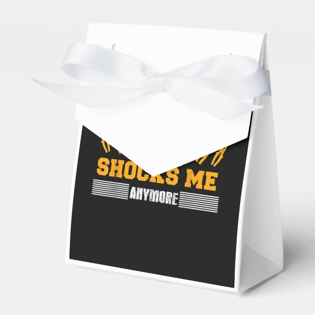 Caixinha De Lembrancinhas Elétrico Reformado Nada Me Choca Mais Com Presente (Frente)