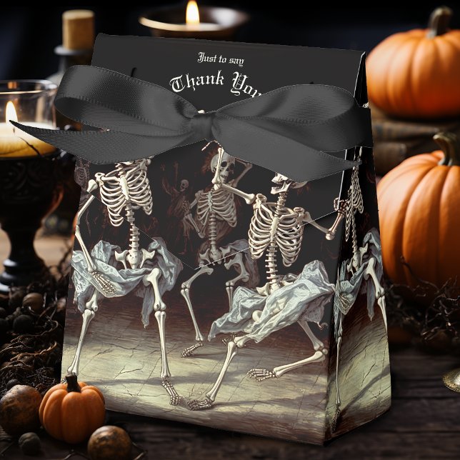 Caixinha De Lembrancinhas Esqueletos Dançantes da Morte Negra Dia das Bruxas (Gothic Dancing Skeletons Favor Box, perfect for Halloween and Gothic Themed Parties.)