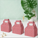 Caixinha De Lembrancinhas Estrelas Patrióticas<br><div class="desc">Esta caixa de favor de presente é mostrada em uma impressão de estrelas vermelhas, brancas e azuis.
Escolha entre muitos estilos, personalize este item ou compre como está.
Impressão Licenciada</div>