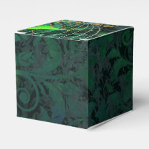 Fantasia de Aves Douradas e Verdes