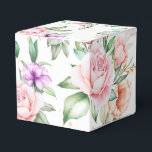 Caixinha De Lembrancinhas Favor do Partido Box-Floral Impressão<br><div class="desc">Caixa de favores de festas mostrada em um adorável design impressão floral multicolor. Cor Branco Personalize este item ou comprar como está. Imagem do stock freepik.com</div>