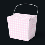 Caixinha De Lembrancinhas Faye e Lauren Pastel Pink Gingham<br><div class="desc">Apresentando nossas encantadoras caixas de favoritos desenhadas por gingham, a maneira perfeita de expressar gratidão ao seu casamento, aniversário ou convidados corporativos. Estas caixas de favor personalizadas fazem com que seus convidados se sintam especiais e deixem uma impressão duradoura. Cada caixa de favoritos possui dimensões de 4 polegadas de largura,...</div>