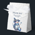 Caixinha De Lembrancinhas Feriados de inverno elegantes do Natal Snowman<br><div class="desc">Feriados Elegantes De Inverno De Snowman Favorecem Caixas. Único,  bonito,  na moda design. Fácil de ser personalizado. O estilo,  o tamanho e as cores da fonte podem ser alterados. Itens correspondentes disponíveis.</div>