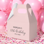 Caixinha De Lembrancinhas Festa de aniversário Cor-de-Rosa Rosa Muito Obriga<br><div class="desc">Torne o seu evento inesquecível com as nossas Caixas de Favor Rosa-Blush Moderno, Na moda de Monograma! Apresentando um vibrante design cor-de-rosa-claro e personalizado com seu monograma em uma fonte moderna e elegante, essas caixas de favor adicionam um toque chic e personalizado às suas celebrações. Perfeitos para casamentos, aniversários, ou...</div>