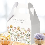 Caixinha De Lembrancinhas Floral de Prados de Flores Selvagens Personalizada<br><div class="desc">Apresentando nossas Caixas de Favor de Flor Selvagem Personalizadas. Apresentando a ilustração de aquarela da ilustração do jardim de flores silvestres. Adequado como presente para o casamento e para a natureza.</div>
