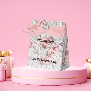 Caixinha De Lembrancinhas Flores brancas rosadas de aniversário