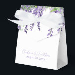 Caixinha De Lembrancinhas Flores de Wisteria de Aquarela Roxa<br><div class="desc">Esta caixa de presentes romântica apresenta um design floral de aquarela com asteria roxa. Vinhas deliciadas de flores de wisteria são pintadas na parte superior.</div>