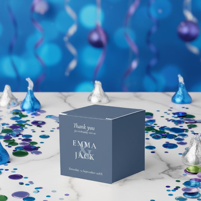 Caixinha De Lembrancinhas Fonte serifada elegante azul clássico com e comerc (Classic Blue Elegant Serif Font modern ampersand Favor Boxes.)