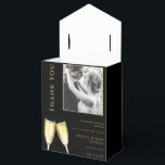 Caixinha De Lembrancinhas Foto Elegante, Champanhe De Casamento<br><div class="desc">Caixa de Favor de Casamento. Uma caixa de favoritos elegante, elegante e moderna para o seu dia especial com óculos de champanhe dourados. Altere a foto de exemplo para tornar este um produto pessoal especial exclusivo para o seu evento. Design faseável e sofisticado (adequado para qualquer idade/evento). Todo texto, fonte...</div>
