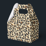 Caixinha De Lembrancinhas Impressão de leopardo<br><div class="desc">Esta caixa de lembrancinhas para festa é mostrada em uma impressão de leopardo safari moderna.
Cores em tons de bege e marrom.
Personalize este item ou compre como mostrado.



Imagem de estoque</div>