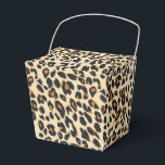 Caixinha De Lembrancinhas Impressão Leopardo<br><div class="desc">Esta caixa de favoritos é mostrada em uma versão safari do leopardo moderno. Cores de tons bege e castanho. Personalize este item ou comprar conforme mostrado. Imagem do stock</div>