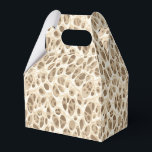 Caixinha De Lembrancinhas Impressão Leopardo<br><div class="desc">Esta caixa de favoritos é mostrada em uma versão safari do leopardo moderno. Cores de tons bege e castanho. Personalize este item ou comprar conforme mostrado. Imagem do stock</div>