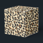 Caixinha De Lembrancinhas Impressão Leopardo<br><div class="desc">Esta caixa de favoritos é mostrada em uma versão safari do leopardo moderno. Cores de tons bege e castanho. Personalize este item ou comprar conforme mostrado. Imagem do stock</div>