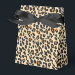 Caixinha De Lembrancinhas Impressão Leopardo<br><div class="desc">Esta caixa de favoritos é mostrada em uma versão safari do leopardo moderno. Cores de tons bege e castanho. Personalize este item ou comprar conforme mostrado. Imagem do stock</div>