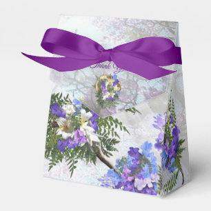 Caixinha De Lembrancinhas Jacaranda Floresce & Buquê de Lírio