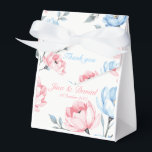 Caixinha De Lembrancinhas Jardim Sussurrante<br><div class="desc">O conjunto de convites 'Jardim Sussurrante' captura a beleza serena de um refúgio floral em tons pastéis. Flores macias azuis e rosadas se entrelaçam graciosamente em uma simples tela de creme, evocando um senso de romance suave e charme etéreo. Projetado para aqueles que apreciam a elegância discreta, este convite sussurra...</div>