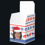 Caixinha De Lembrancinhas Kamala Harris Christmas<br><div class="desc">Os presentes e engrenagens políticos mais únicos do Natal em PolitiClothes.com Procurar o nosso Compro eleitoral e presentes políticos, incluindo: Enfeites de natal de Kamala Harris, Cartões de Natal Kamala Harris, Papel de Embraiagem de Kamala Harris, Kamala Harris Gift Bags, Kamala Harris Sweater, Kamala Harris Gift Tags, Kamala Harris T-shirts,...</div>