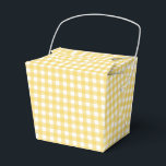 Caixinha De Lembrancinhas Lauren Yellow Gingham<br><div class="desc">Apresentando nossas encantadoras caixas de favoritos desenhadas por gingham, a maneira perfeita de expressar gratidão ao seu casamento, aniversário ou convidados corporativos. Estas caixas de favor personalizadas fazem com que seus convidados se sintam especiais e deixem uma impressão duradoura. Cada caixa de favoritos possui dimensões de 4 polegadas de largura,...</div>