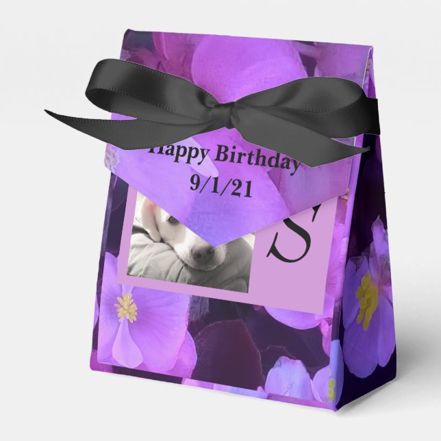 Caixinha De Lembrancinhas Lavanda Flor Roxo Adicionar Inicial no Cachorro de (Frente)