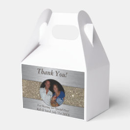 Caixinha De Lembrancinhas Linda Prata e Dourada Foto do Casamento