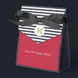 Caixinha De Lembrancinhas Listras da Marinha Chic Bloco de Cor Vermelha Mono<br><div class="desc">Este design chic e elegante apresenta um padrão moderno de blocos de cores, perfeito para adicionar um toque sofisticado a qualquer evento. A obra de arte combina listras clássicas em azul-marinho e branco com uma seção vermelha ousada, criando um contraste visual impressionante. Um monograma dourado luxuoso e uma gravata borboleta...</div>