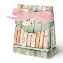 Livro de cor clara com Flores na Estante de Livros