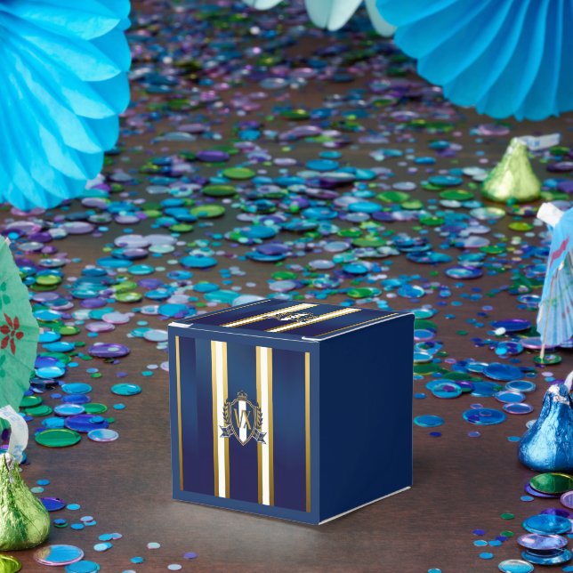 Caixinha De Lembrancinhas Luxury Blue and White Monogrammed Crest Decorative (Festa)