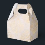 Caixinha De Lembrancinhas Marfim e Dourado Grunge Damasko Envelhecido<br><div class="desc">Caixa de favores de damasco vintage envelhecido dourado e marfim cintilante.</div>