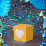 Caixinha De Lembrancinhas Marigold Heart Favor Box para Casamentos ou Partid<br><div class="desc">Adicione charme à sua celebração com esta caixa de favoritos do coração Marigold, perfeita para casamentos ou festas. Sua cor vibrante e design em forma de coração trazem calor e elegância a qualquer lugar de mesa. Ideal para pequenas guloseimas, esta caixa de na moda faz com que cada convidado se...</div>