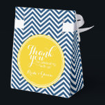 Caixinha De Lembrancinhas Marinho Azul Chevrons - Casamento Obrigado<br><div class="desc">Uma design geométrica ousada em cores novas e modernas. Se precisar ajustar os monogramas,  clique no botão personalizar e faça alterações.</div>