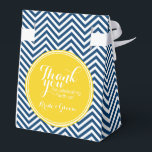 Caixinha De Lembrancinhas Marinho Azul Chevrons - Casamento Obrigado<br><div class="desc">Uma design geométrica ousada em cores novas e modernas. Se precisar ajustar os monogramas,  clique no botão personalizar e faça alterações.</div>