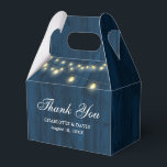 Caixinha De Lembrancinhas Marinho Blue Barn Wood String Luzes Casamento<br><div class="desc">Obrigado de casamento azul-marinho russo.. você é a favor de uma caixa com luzes de cordas em um fundo de madeira.</div>