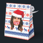 Caixinha De Lembrancinhas MELANIA TRUMP Christmas<br><div class="desc">Presentes de Natal Políticos Humorosos e Muito Mais do PolitiClothes.com Encontrar as Eleições e Presentes Políticos Mais Úteis,  Incluindo: Camisas Políticas,  Autocolantes Políticos,  Botões Políticos,  Posters Políticos,  Pinos Políticos,  Cartões Políticos,  Mogas Políticos,  Posters Políticos,  Sinais Políticos e Muito Mais! Compre Agora Em: http://www.PolitiClothes.com</div>