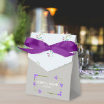 Caixinha De Lembrancinhas Modern Wedding Favors for a Unique Celebration<br><div class="desc">Personalize with Style: Wedding Favors with Bow and Leaves for Creating Unique Memories. Find Contemporary Elegance,  Wedding Favor Boxes with Exclusive Design.Build Lasting Memories,   Choose Wedding Favors with Exclusive Personalization.
Elevate Your Wedding,  Opt for Modern Elegance with Exclusive Design Favor Boxes.</div>
