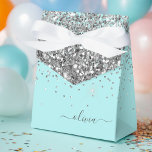Caixinha De Lembrancinhas Monograma da Garota Azul-Teal Negra<br><div class="desc">Silver e Teal Aqua Blue Sparkle Monogramas Nome e Boxes iniciais do Partido do Papel Isto faz o doce e perfeito aniversário de 16 anos,  casamento,  chá de panela,  aniversário,  chá de fraldas ou festa de solteira presente para alguém que ama luxo de vidro e estilos quicos.</div>