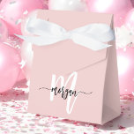 Caixinha De Lembrancinhas Monograma Moderno Elegante Rosa Bege Preto<br><div class="desc">Torne seu evento memorável com nossas Caixas de Presente Personalizadas Modernas e Sofisticadas Rosa Bege e Preto! Estas caixas elegantes apresentam um design sofisticado em rosa bege e preto, acentuado com um monograma personalizável, adicionando um toque pessoal à sua ocasião especial. Perfeitas para casamentos, chás de bebê ou festas de...</div>