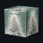 Caixinha De Lembrancinhas Neve Branca em Torres de Natal Verde Ornamentos Co<br><div class="desc">Ornamentos Coloridos De Árvore De Natal Verde Caixas De Favor De Neve Branca. Único,  bonito,  na moda design. Fácil de ser personalizado. O estilo,  o tamanho e as cores da fonte podem ser alterados. Itens correspondentes disponíveis.</div>