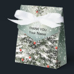 Caixinha De Lembrancinhas Neve Branca em Torres de Natal Verde Ornamentos Co<br><div class="desc">Ornamentos Coloridos De Árvore De Natal Verde Caixas De Favor De Neve Branca. Único,  bonito,  na moda design. Fácil de ser personalizado. O estilo,  o tamanho e as cores da fonte podem ser alterados. Itens correspondentes disponíveis.</div>
