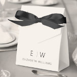 Caixinha De Lembrancinhas Nome com Monograma Minimalista Moderno Neutro<br><div class="desc">Eleve os brindes do seu evento com nossa Caixa de Favor de Monograma Minimalista Moderno Clássico Elegante. Meticulosamente projetada,  essas caixas de brindes misturam perfeitamente sofisticação atemporal com minimalismo contemporâneo,  tornando-as uma adição elegante e memorável à sua celebração.</div>