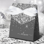 Caixinha De Lembrancinhas Nome do Monograma da Girly Glitter Sparkle Cinza S<br><div class="desc">Silver e Cinzas (Cinzas) Sparkle Glitter Monogramas Nome e Boxes iniciais da festa de papel Isto faz o doce e perfeito aniversário de 16 anos,  casamento,  chá de panela,  aniversário,  chá de fraldas ou presente de festa de solteira para alguém que ama luxo de vidro e estilos quíticos.</div>