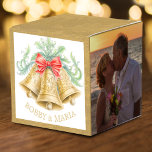 Caixinha De Lembrancinhas Ouro sinaliza arco vermelho 50º aniversário de cas<br><div class="desc">Mostre seu apreço pelo seu casal favorito e convidados celebrando 50 anos de casamento no aniversário de um ouro de casamento. Personalize com seus nomes de casais e duas fotos do passado e do presente. Esta design é particularmente boa para um ouro de aniversário de casamento durante o Natal, assim...</div>