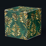 Caixinha De Lembrancinhas Padrão contínuo com samambaias douradas<br><div class="desc">Padrão contínuo de ouro,  jóias,  galhos e folhas de samambaia brilhantes em fundo verde texturizado de floresta. Samambaia dourada.</div>