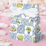 Caixinha De Lembrancinhas Padrão de limão de verão mediterrâneo<br><div class="desc">Transforme seu estilo com um design de padrão de limão de verão mediterrâneo. Explore looks frescos e vibrantes inspirados nas vibrações ensolaradas da costa.</div>