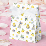 Caixinha De Lembrancinhas Padrão de Limão de Verão Mediterrâneo<br><div class="desc">Transforme seu estilo com um design de padrão de limão de verão mediterrâneo. Explore looks frescos e vibrantes inspirados nas vibrações ensolaradas da costa.</div>
